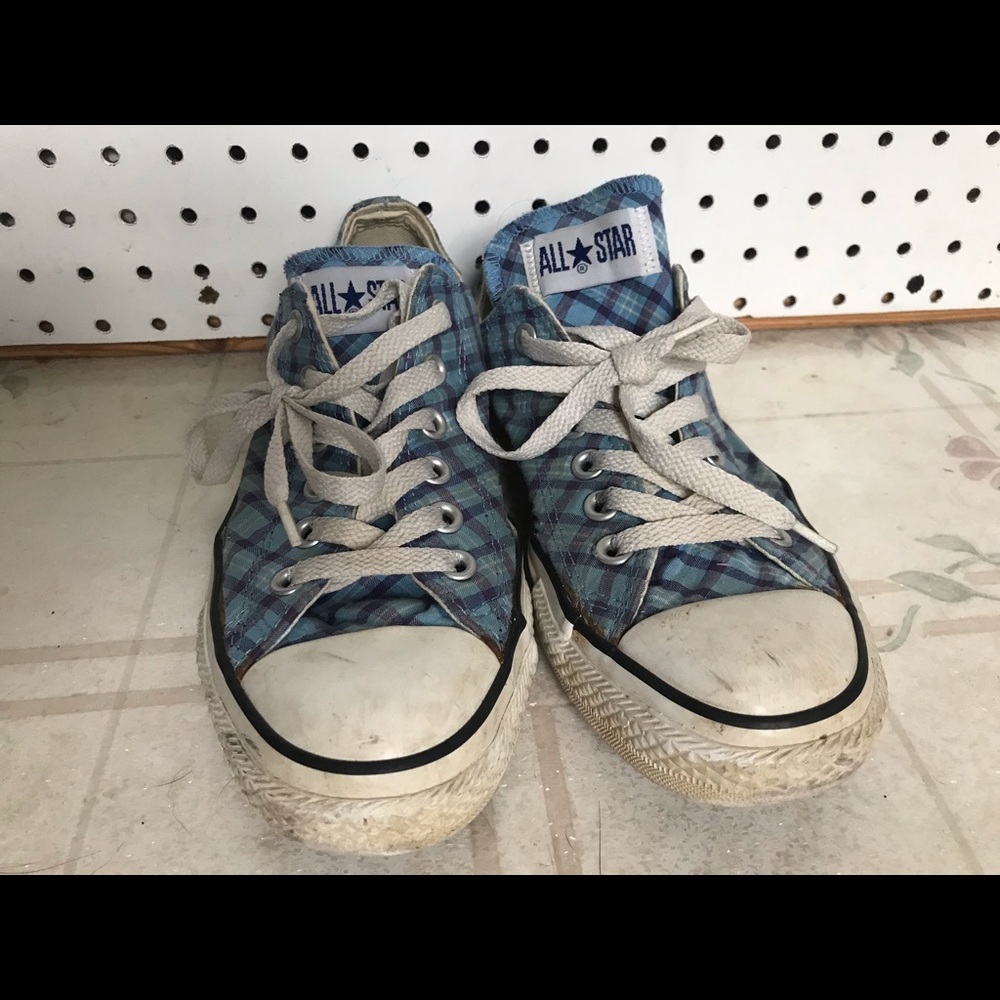 Women’s blue plaid Converse size 8